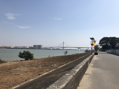 河堤跨河大桥