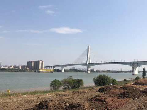 跨河大桥