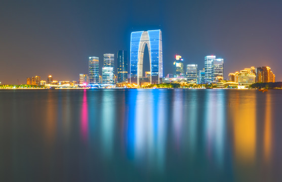 苏州东方之门夜景