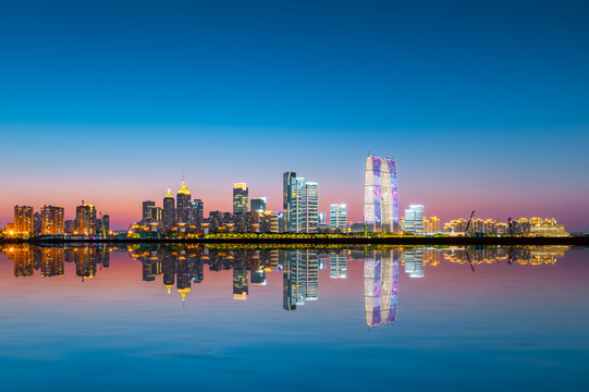 苏州东方之门夜景