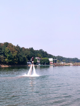 龙虎山道长水上漂