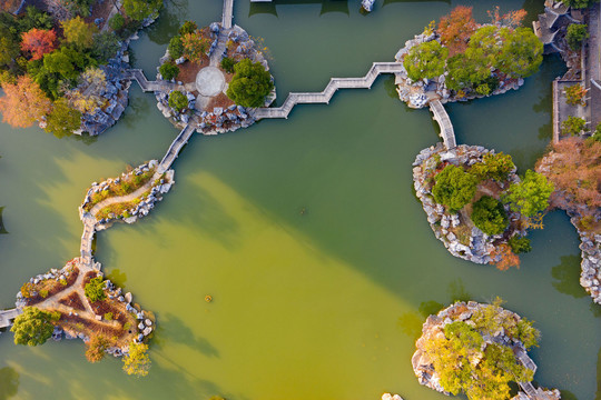 中国古典园林秋景如画