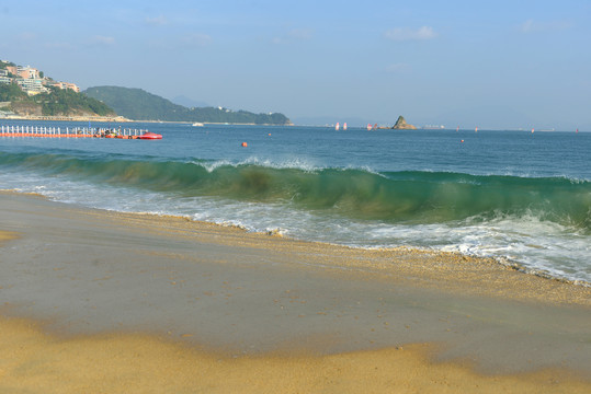 深圳大鹏湾海湾海浪