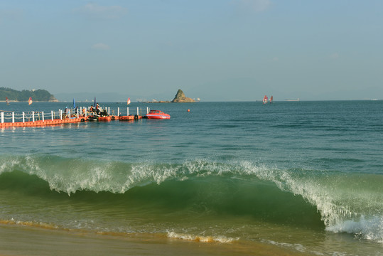 深圳大梅沙海滨公园海浪