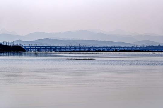 水墨湖光山色