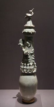景德镇窑青白釉堆塑瓶