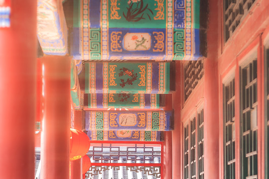 北京大观园里的中式古建筑长廊