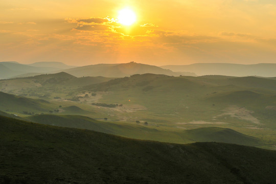 夕阳远山