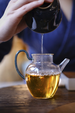 茶艺师泡茶