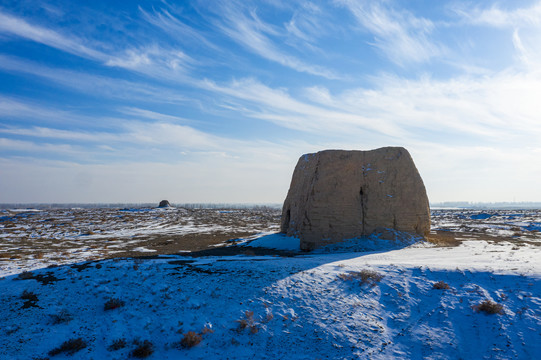 双墩子峰火台残雪