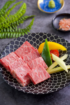日式烤牛扒生牛肉