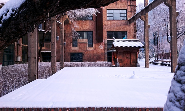 建馆雪景