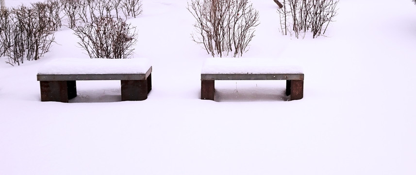 建馆坐凳雪景