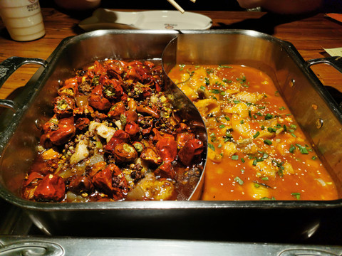 番茄鱼和麻辣鱼火锅