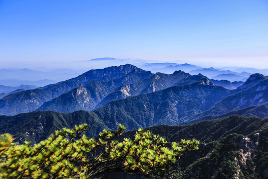 重山峻岭