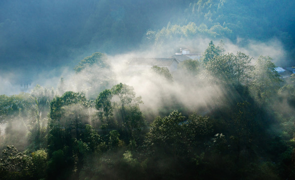 高山晨曦