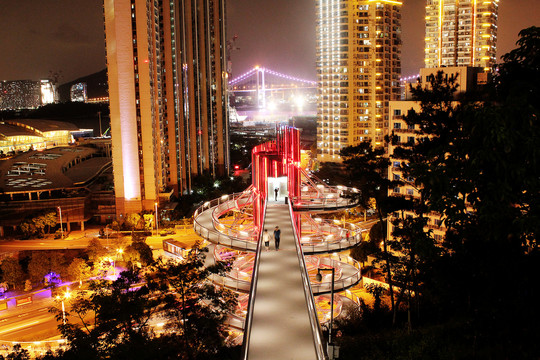 厦门山海步道的夜间风景