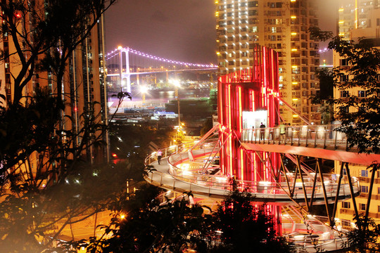 厦门山海步道的夜间风景