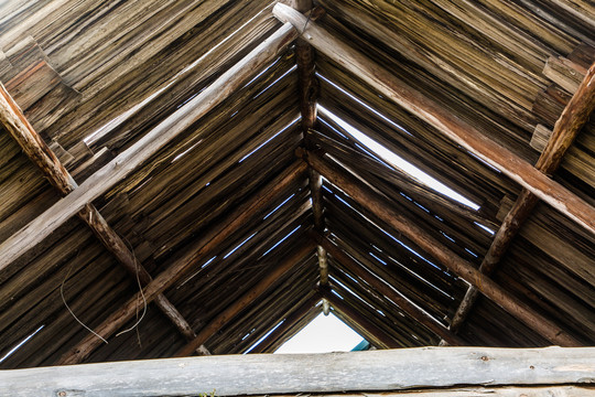 传统老木屋木房顶