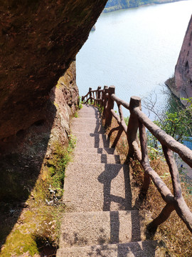 险峻山道