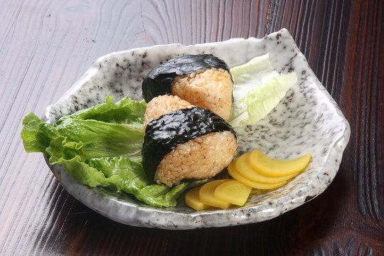 烧三文鱼饭团