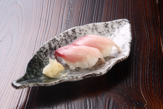 油甘鱼寿司