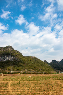 山丘美景和稻田