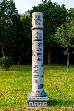 雕刻柱子