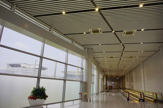 长沙机场与磁浮快线连廊