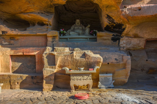 红石峡弥勒佛殿