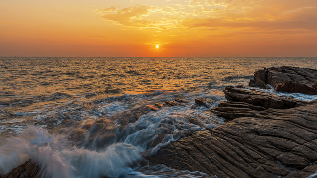 海上日出风景画