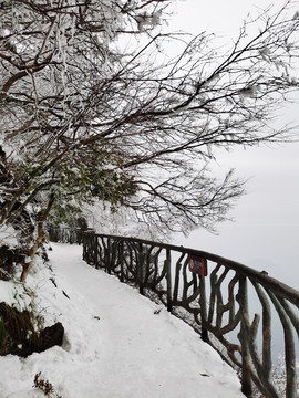 天门山雪景