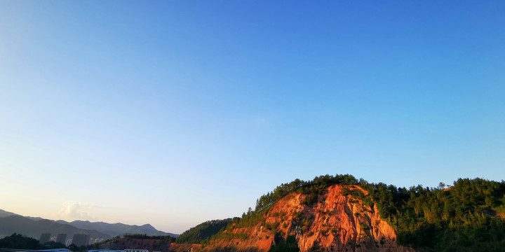 大山里的天空