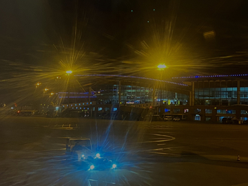 机场夜色