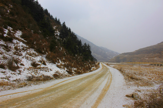 冬季雪路