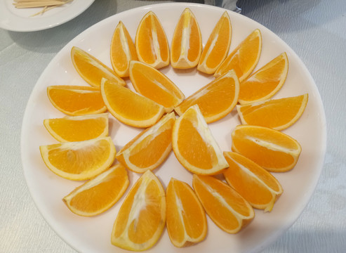 切开的冰糖橙