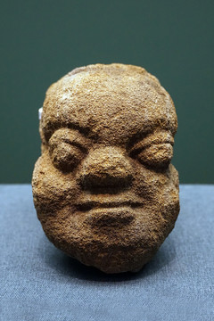 红山文化石雕人头像