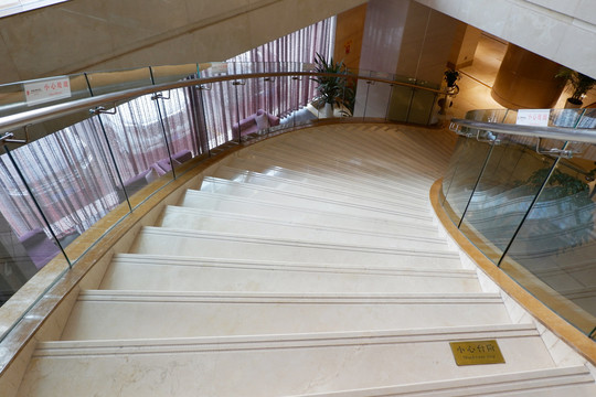 旋转步行楼梯设计