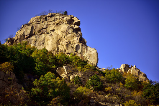 雄伟山峰