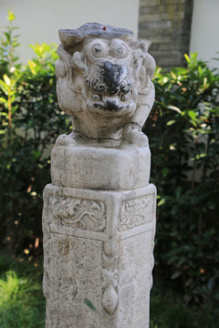 雕狮子石柱拴马桩