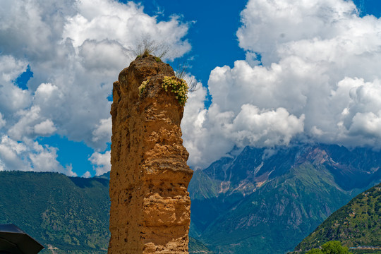 雅鲁藏布大峡谷石柱