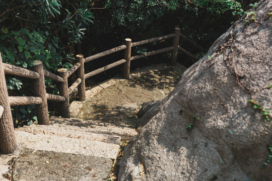 普陀山木质扶手石阶