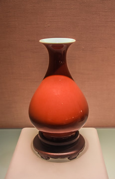 清雍正霁红釉玉壶春瓶