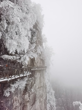 天门山雪景