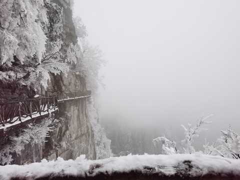 天门山雪景