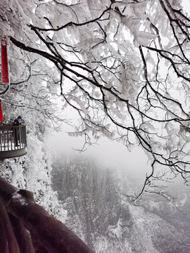 天门山雪景