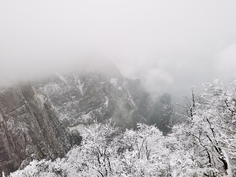 天门山雪景