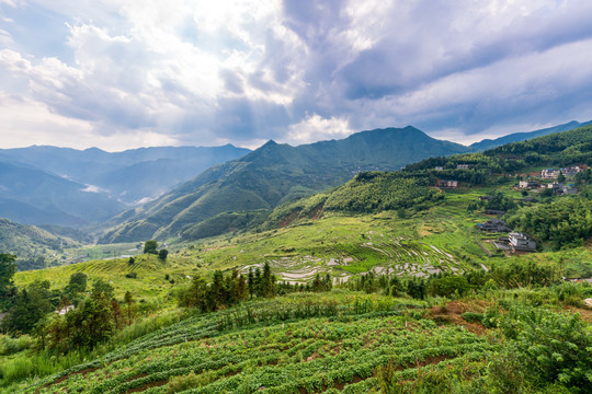 中国山区农村的梯田风光