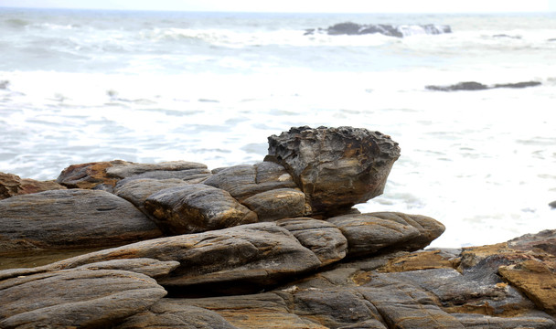 海岸自然岩石
