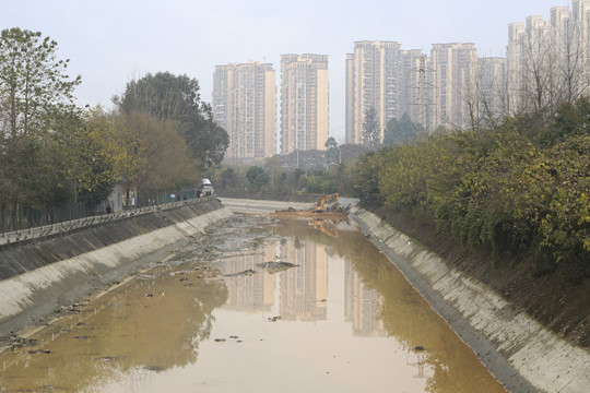 成都大运会前夕东风渠河道治理